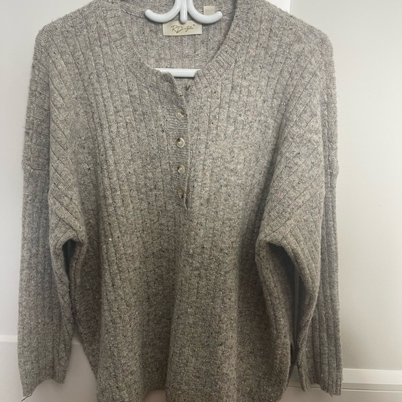 Sweater bundle 3 sweaters !! - Picture 3 of 6